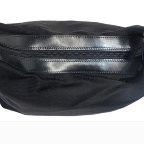 💙GUCCI Black nylon fabric bamboo top handle satchel bag. - Picture 3 of 11